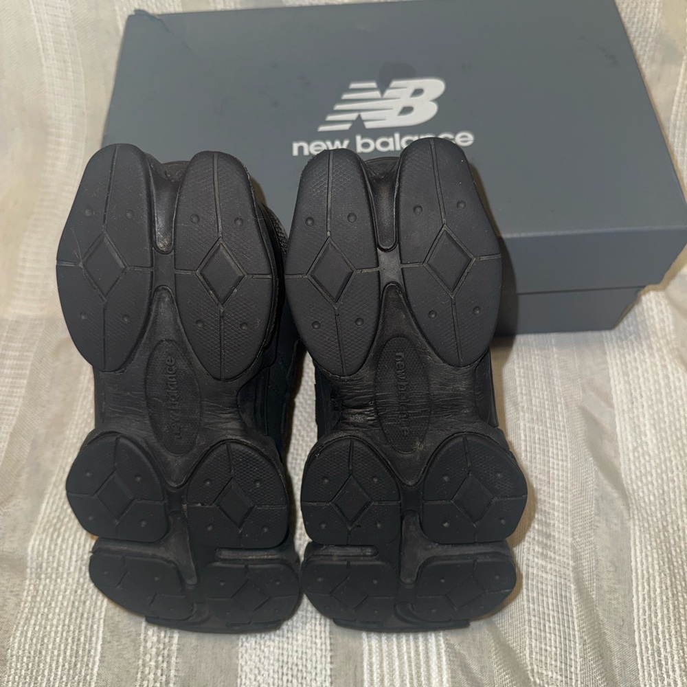 New Balance 9060 Sneakers Triple Black Youth 6.5 Women’s Size 8 - Picture 6 of 10